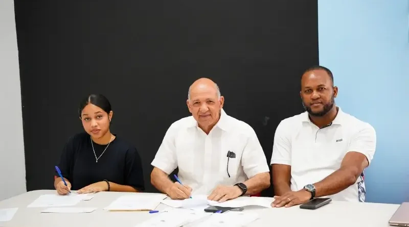 Isidro Torres y Donaty Baldera en presentación oficial del programa de empleabilidad juvenil