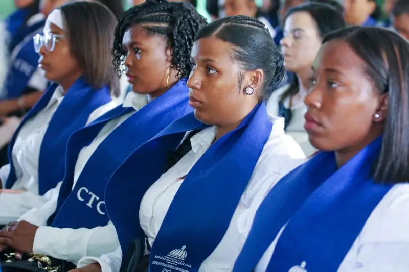Jóvenes de yamasa en el acto de entrega de certificados del ctc