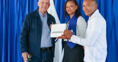 Isidro Torres, director general de los CTC en entrega de certifiación del ctc a jóvenes de yamasa